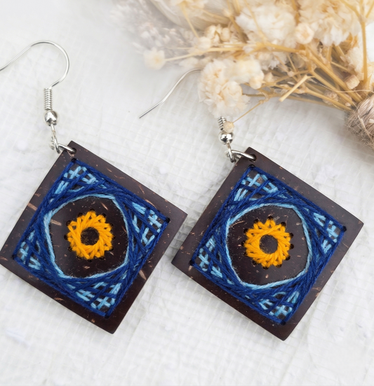 Örhängen av kokosnötsskal och bomullstråd