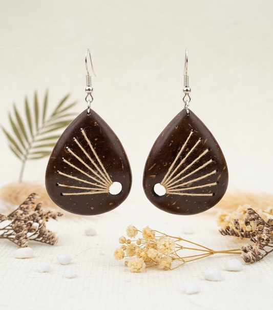 Örhängen i kokosnötskal och bomullstråd