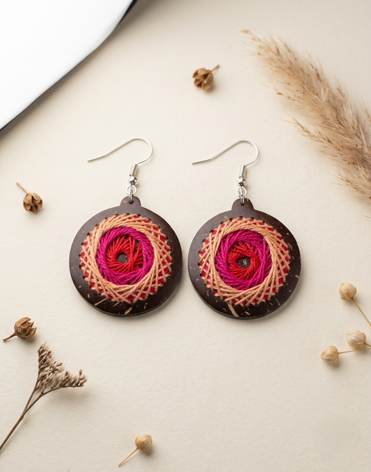 Örhängen i kokosnötskal och bomullstråd