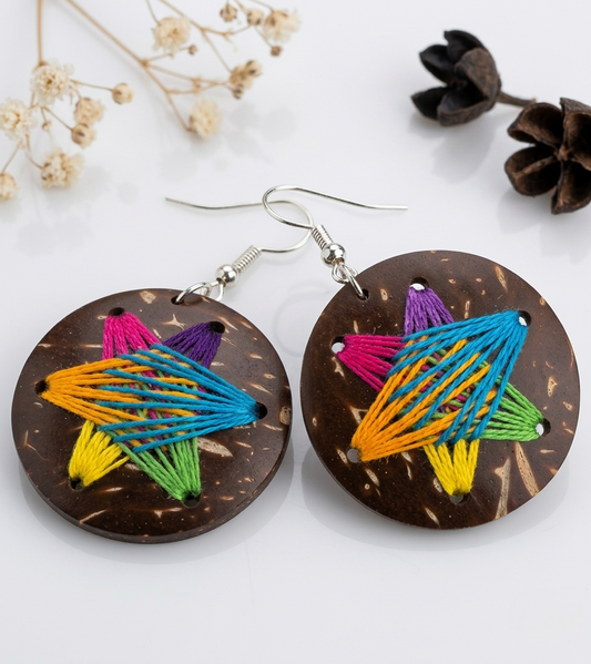 Örhängen i kokosnötskal och bomullstråd